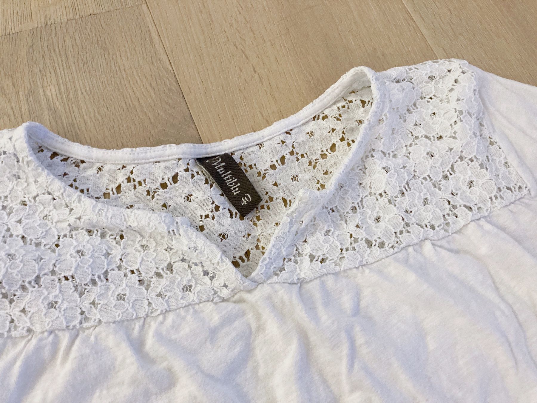 Top: Weisses Shirt mit Spitzendetail Gr. 40 – Usato da Eggenwil venduto da Lissi82 1