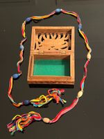 🦁 Boîte Indienne Bois Sculpté Main + Collier – Vintage 1975
