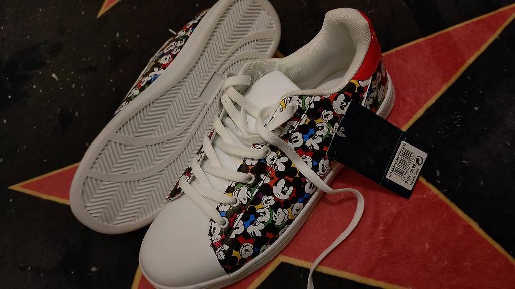 Scarpe da uomo: Neuves baskets Mickey Mouse Disneyland Paris – Nuovo (secondo la descrizione) da Bussigny venduto da RicardoShop