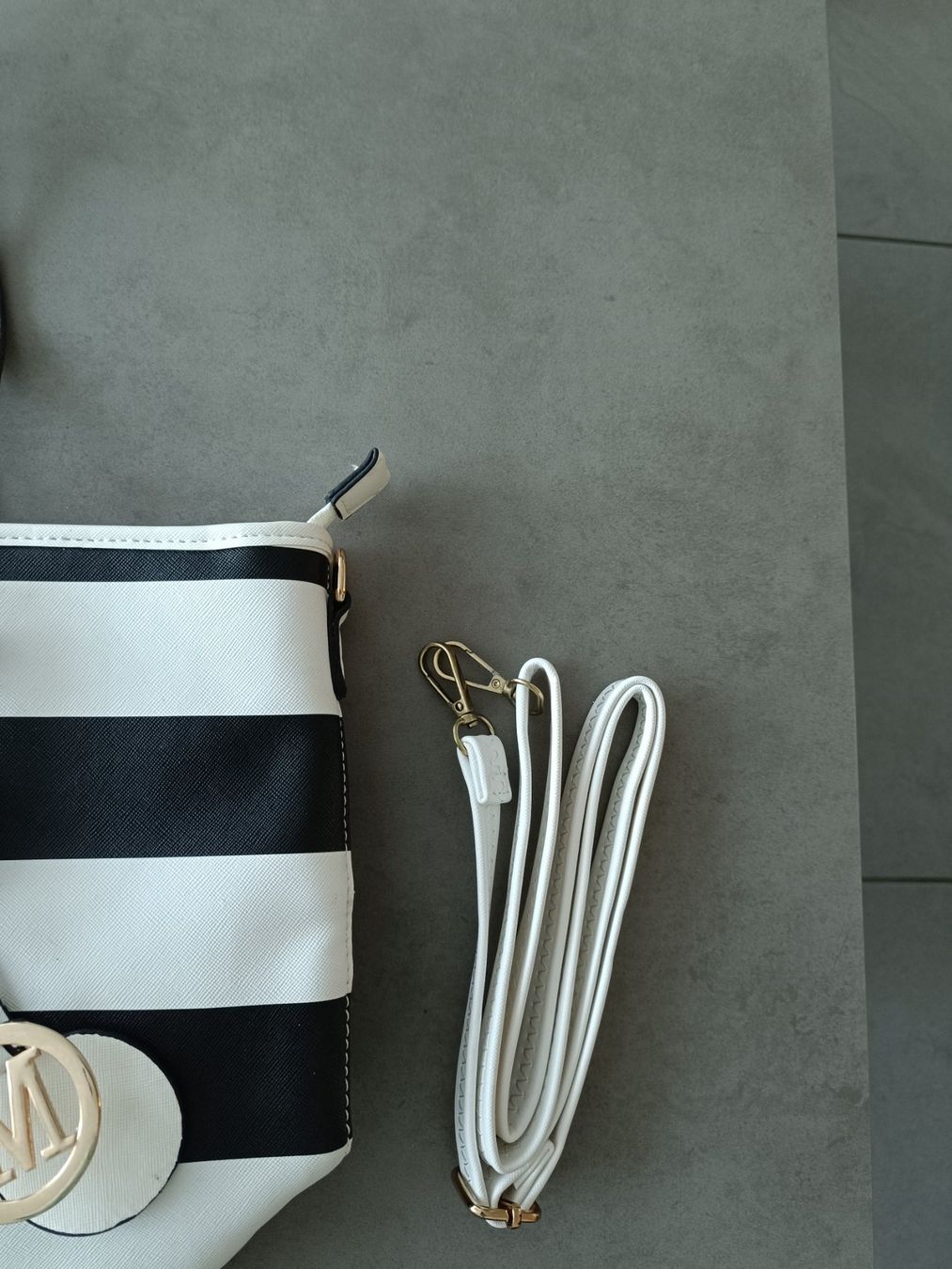 Borse da donna: Handtasche gestreift schwarz weiss – Usato da Wohlen AG venduto da Fabe3 1