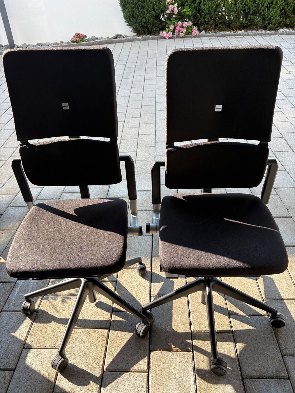 Steelcase Stühle: 2 x Bürostuhl Steelcase schwarz, – Gebraucht aus Zuzwil SG von meanmachine