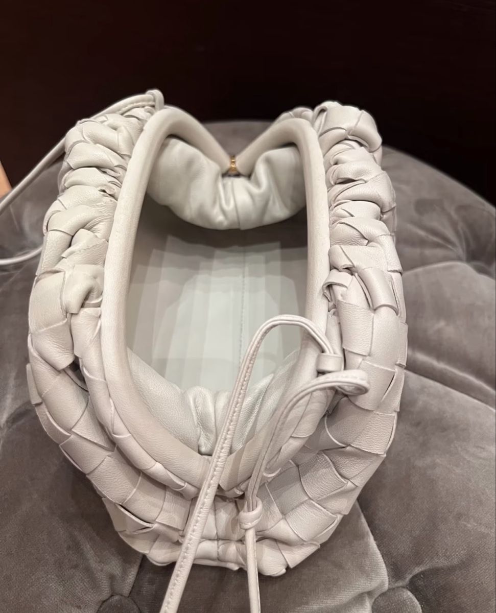 Bottega Veneta Borse da donna: Bottega Veneta Mini Jodie – Nuovo (secondo la descrizione) da Unterentfelden venduto da ani_r62p 1