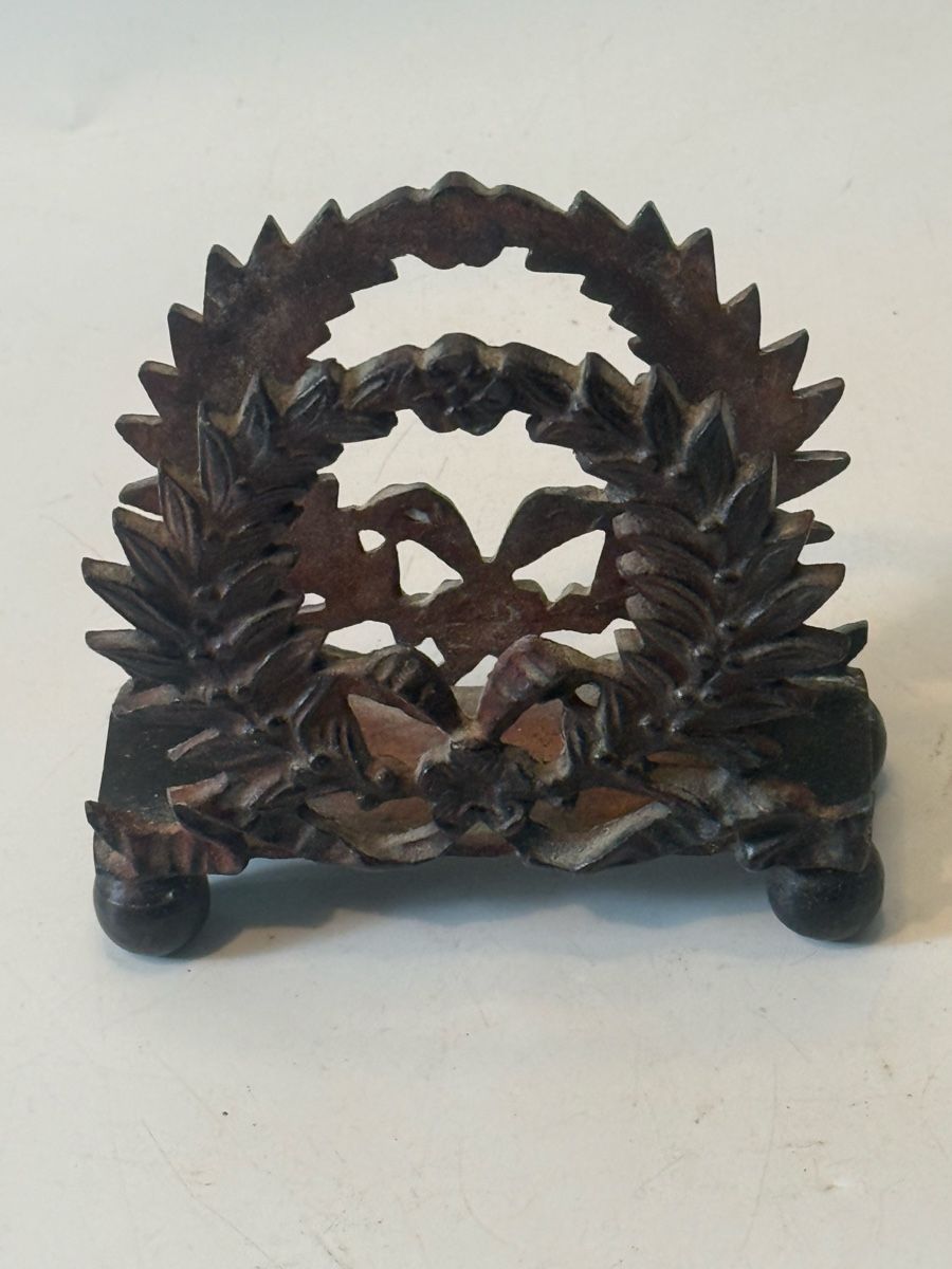 Altro in Decorazioni & Accessori: Kleiner dekorativer Briefständer / Kartenhalter Metall – Usato da Grenchen venduto da swiss.antiques 1