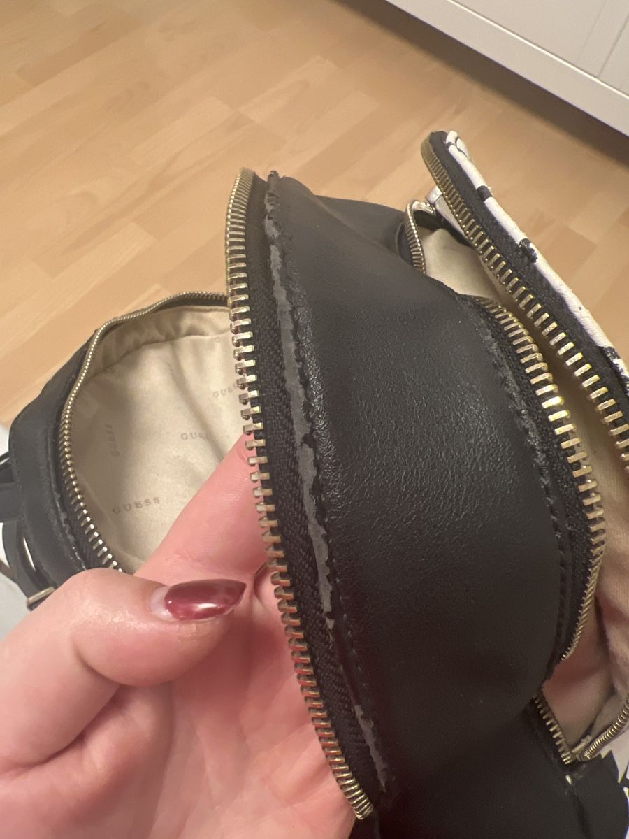 Guess Zaini: Schwarzer Guess Rucksack, Los Angeles! – Usato da Thun venduto da Golden-Gate 3