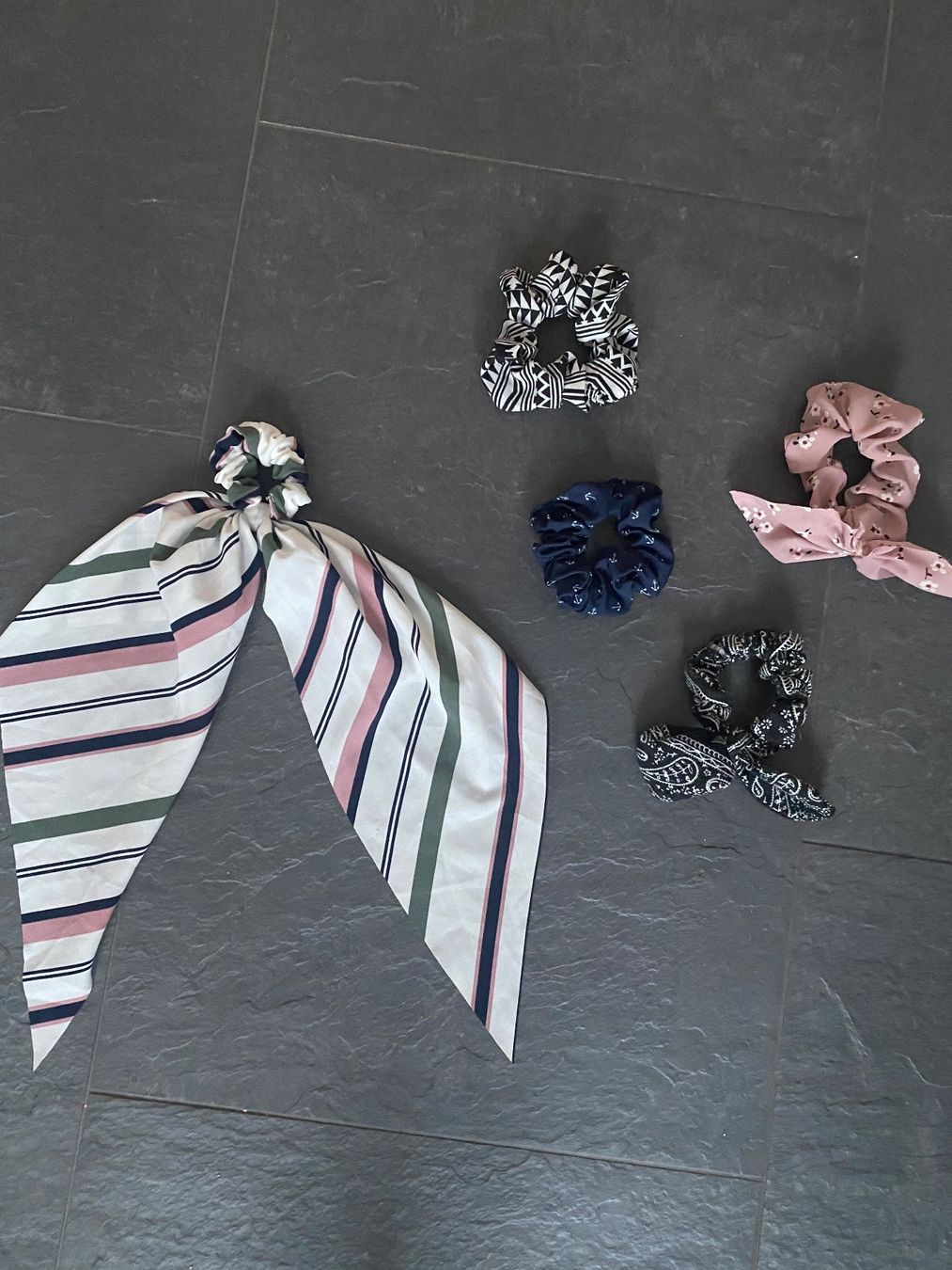 Accessori per capelli: 5 Stk. Squanchy Haargummi – Usato da Bonstetten venduto da VCLS