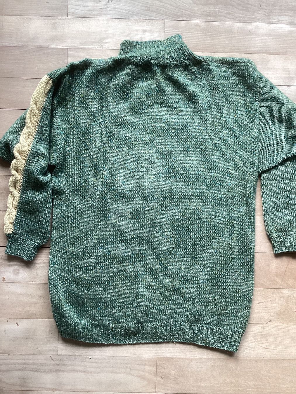 Maglioni & Felpe: Strickpullover grün mit ockerfarbenem Zopfmuster – Usato da Muttenz venduto da rob_sc8s 1