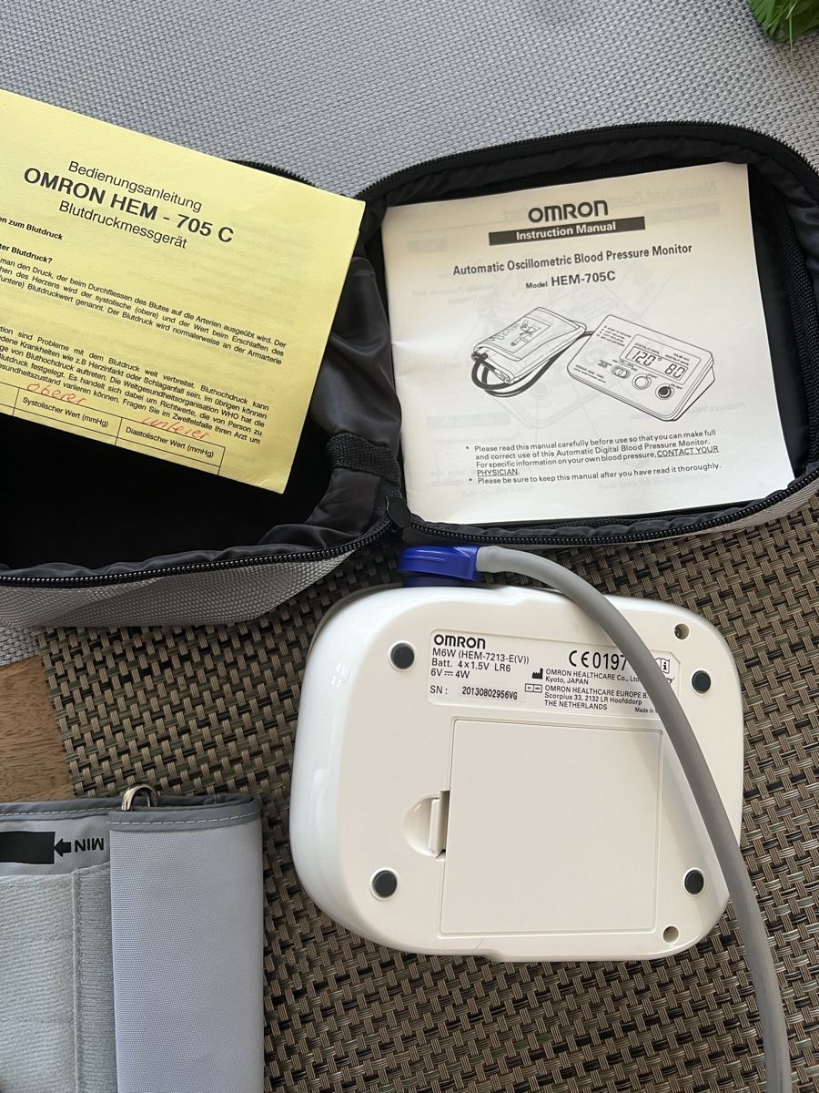 Omron Attrezzature mediche: Blutdruck Messgerät – Usato da Dübendorf venduto da Troggy 1