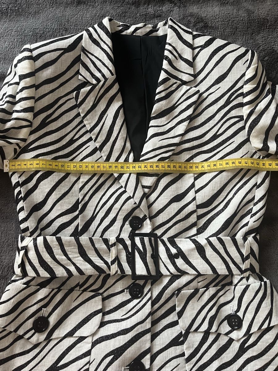 Kooples Vestes: The Kooples new linen Blazer Zebra Pattern Belted Size 36 – Neuf (Voir description) à Chêne-Bougeries par Seetooyoo 4