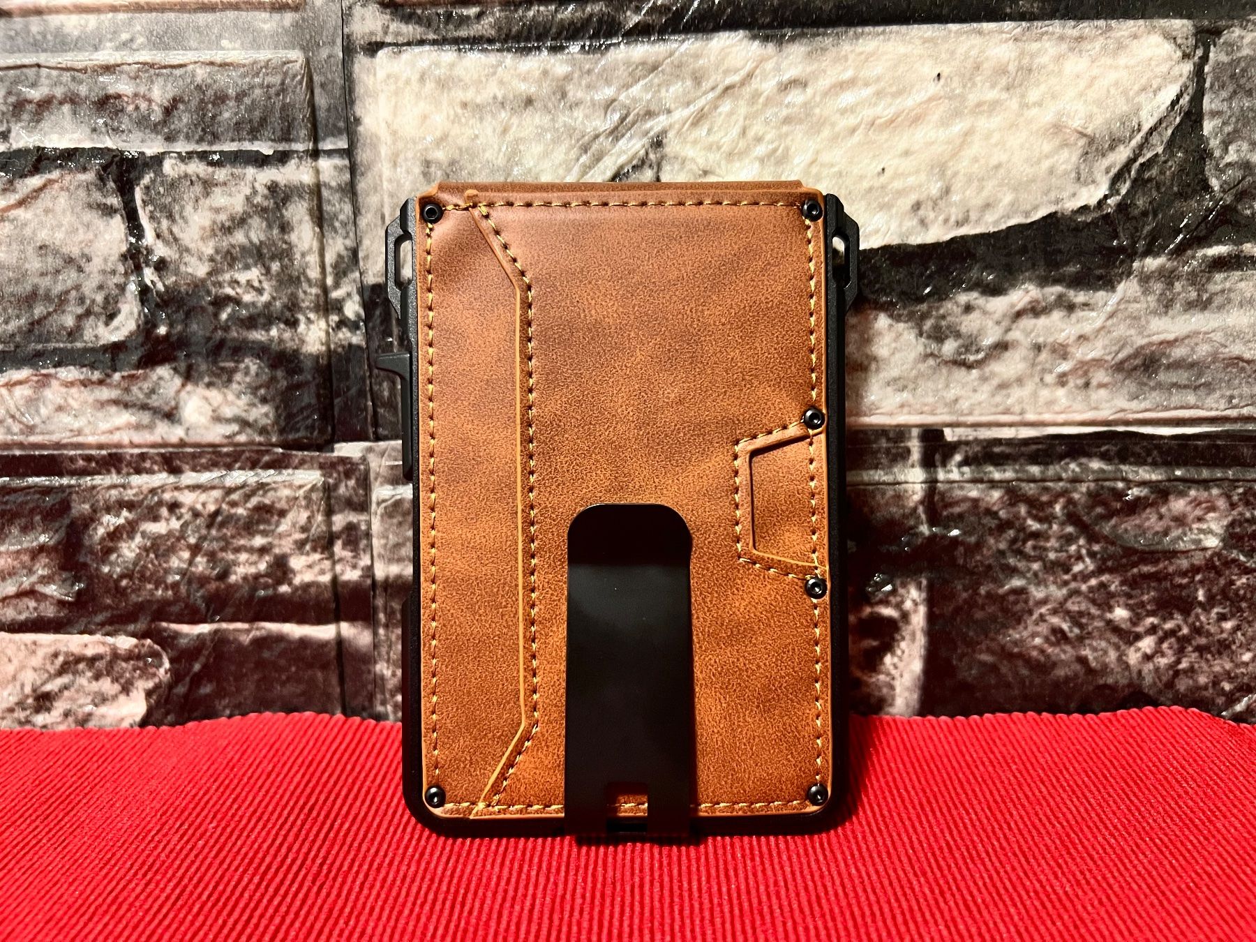 Brieftaschen: Schmales Portemonnaie, mit Clip – Neu und originalverpackt aus Bern von No1e 1