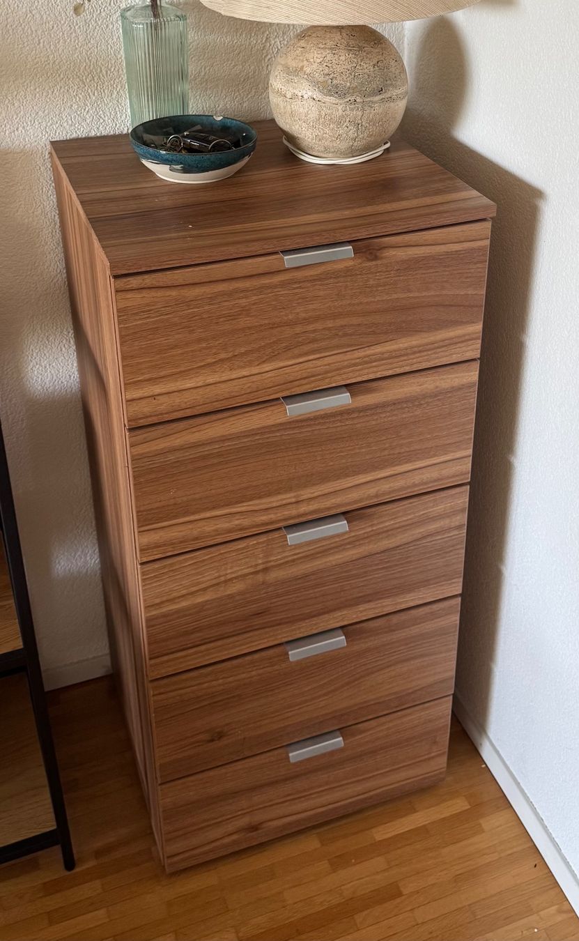 Kommoden: Kommode Nussbaumoptik, gebraucht – Gebraucht aus Solothurn von flo_27sl 1