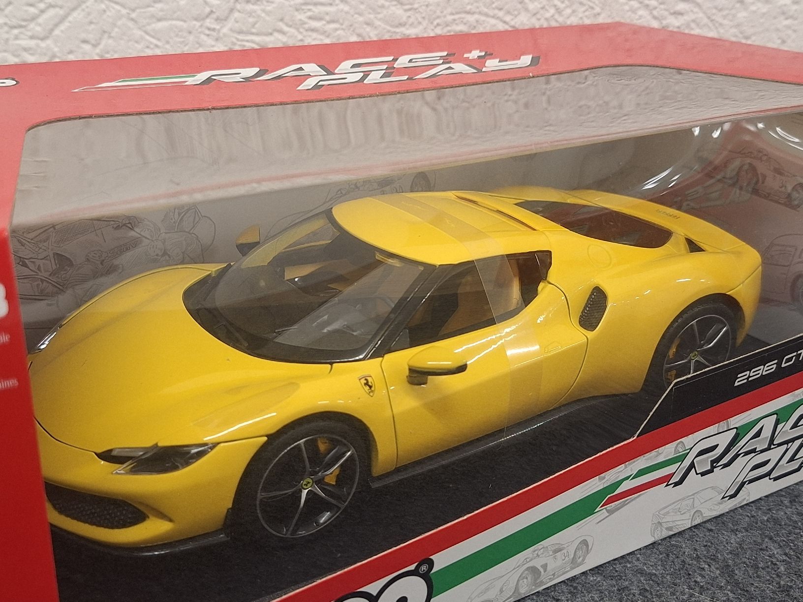 Bburago Modellini d'auto: Bburago Ferrari 296 GTB 1/18  – Nuovo (secondo la descrizione) da Grüt (Gossau ZH) venduto da wisdomio7 3