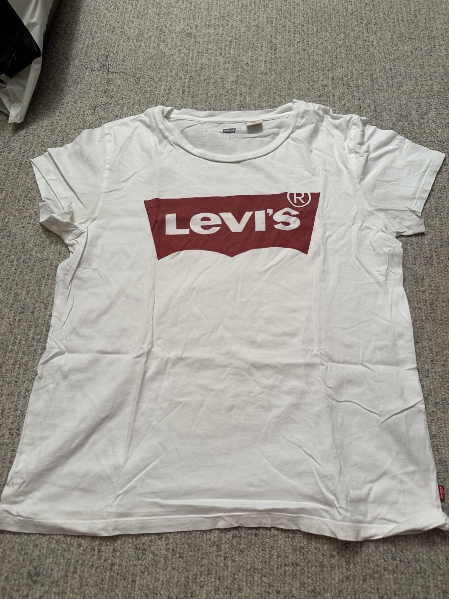 Levi's T-shirt: LEVI’S T-SHIRT – Usato da Richterswil venduto da Tamtamgirl2