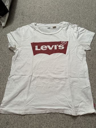 LEVI’S T-SHIRT