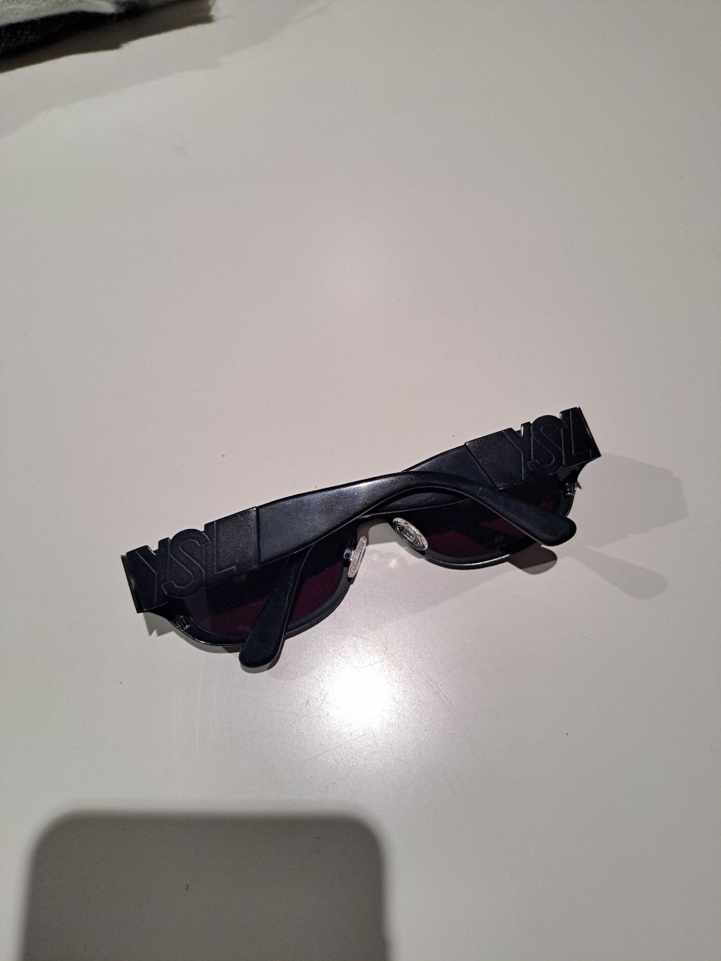 Saint Laurent Occhiali & Lenti: Lunettes de soleil YSL "Vintage" – Usato da Valeyres-sous-Montagny venduto da Romy. 3