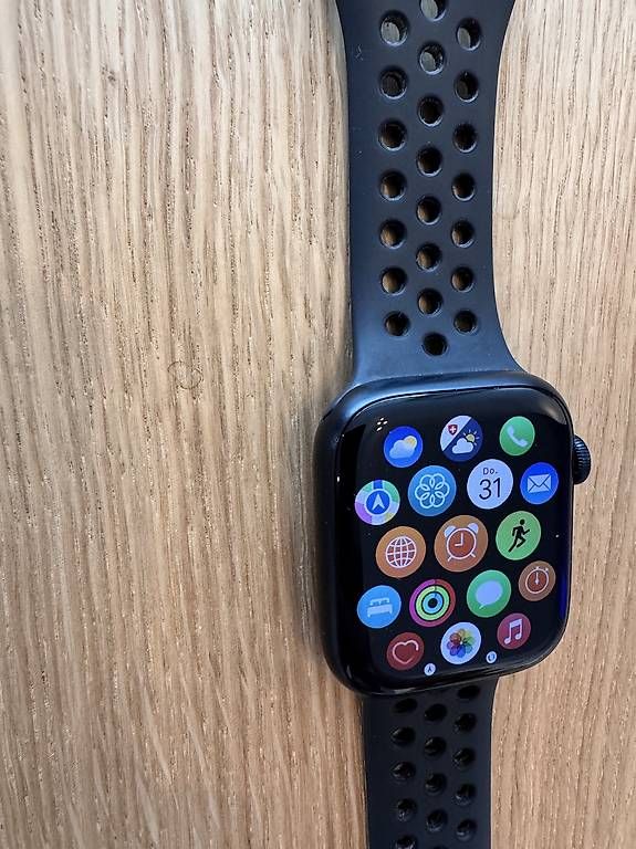 Apple Smartwatch: Apple Watch 7 45mm Nike GPS LTE – Usato da Hedingen venduto da nic_2sz7 2