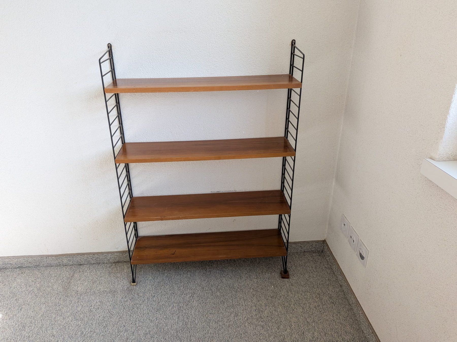 Regale: Kleines String-Regal - Mid-Century, 4 Tablare - Ref. 07/16 – Gebraucht aus Au ZH von BrockiAu