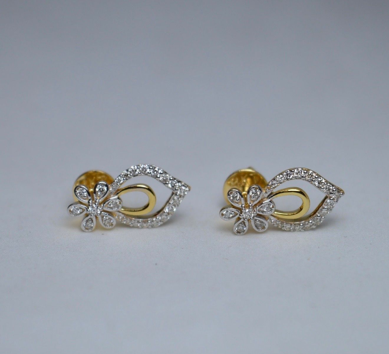 Orecchini pendenti & Orecchini a lobo: Boucles d’oreilles Fleur de Diamant – Nuovo e nell'imballaggio originale da St-Maurice venduto da Sandrinette123 4