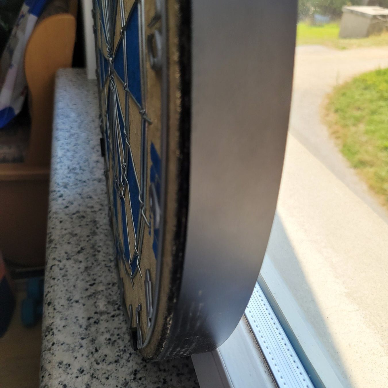 Tiro con l'arco: Dartscheibe mit 6 Darts - Neu und Originalverpackt – Nuovo e nell'imballaggio originale da Dörflingen venduto da tucson16 5
