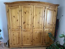 Holzschrank mit 4 Türen (Doppeltüre 1)