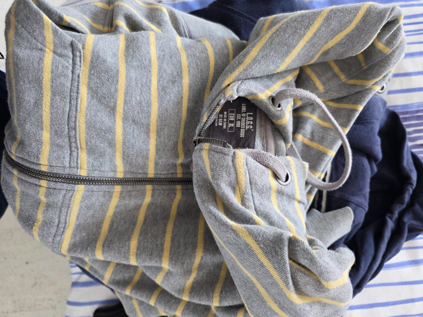 Maglioni & Felpe: 8 Pullover meistens Grösse L/XL – Usato da Ersigen venduto da janinabuetikofer 3
