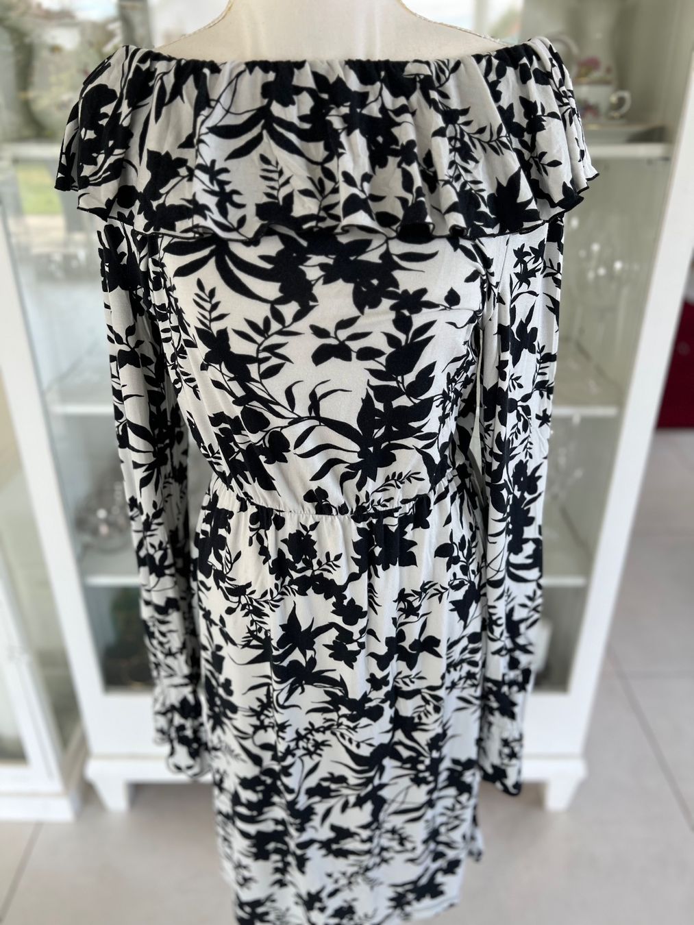 Kleider: Schönes Sommerkleid Sienna, Grösse 34, Schwarz/Weiss – Gebraucht aus Ebmatingen von Mistelu