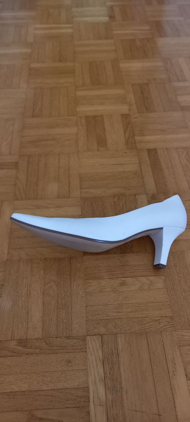 Gabor Scarpe da donna: Weisse Pumps der Marke Gabor Grösse 38 – Usato da Frick venduto da sika1960 2