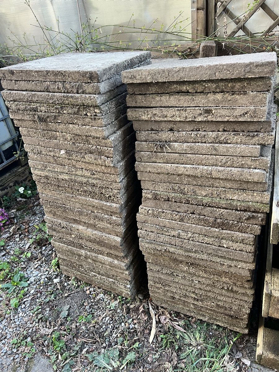 Rivestimenti per pavimenti: 50 Stk. Gartenplatten Beton – Usato da Oftringen venduto da Agrimoni 1