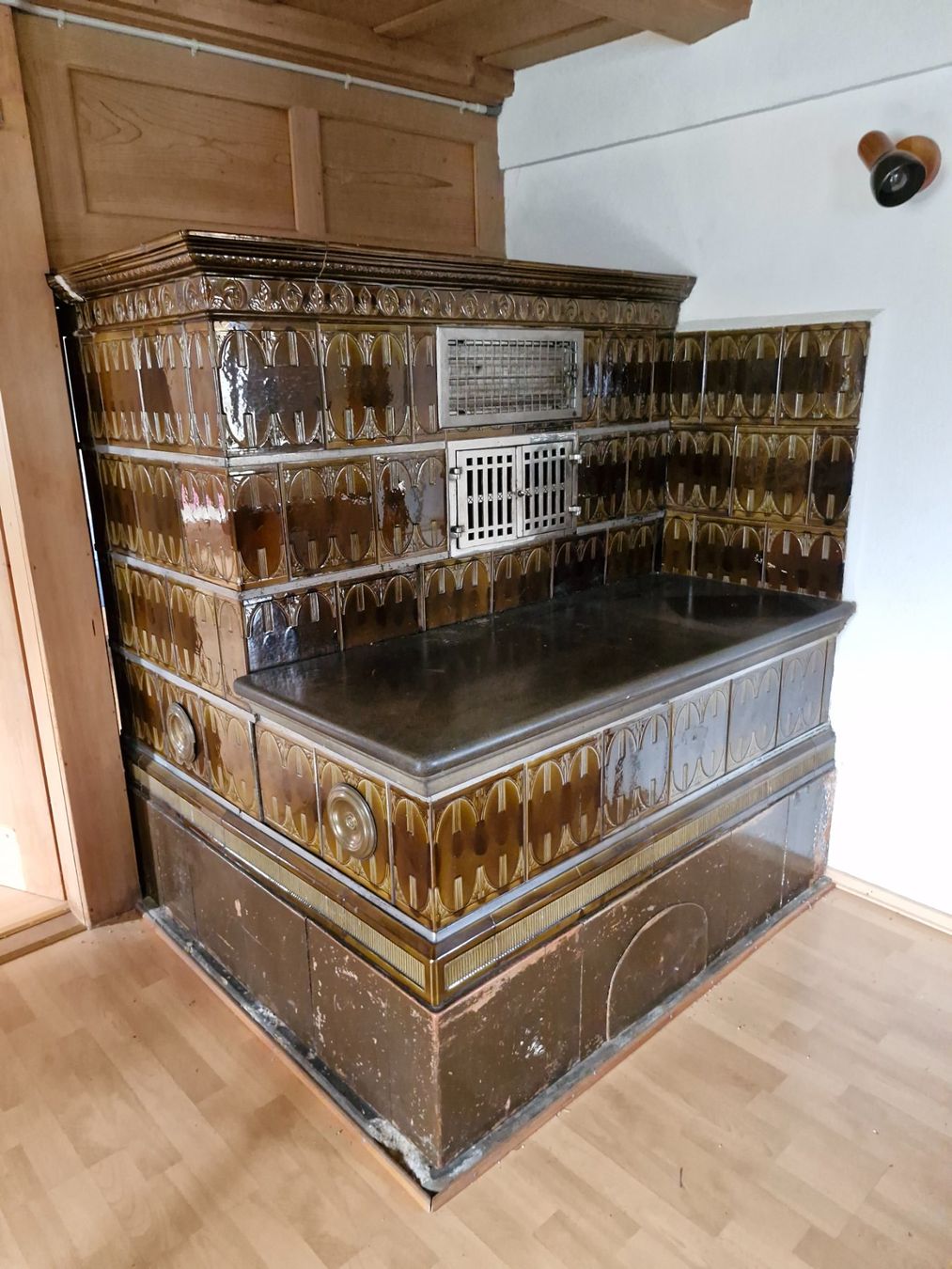 Autres meubles anciens: Sitzofen | Ofen – D'occasion à Nennigkofen par Adischl