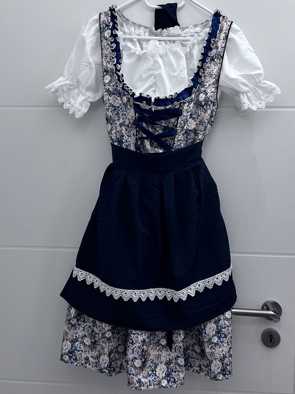Kostüme: neu/ ungebrauchtes Dirndl-Set mit Bluse & Schürze – Neu und originalverpackt aus Dörflingen von zak_s5jh 2