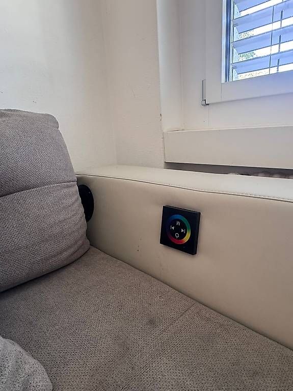 Sofas: Moderne Ecksofa-Wohnlandschaft mit LED & Soundsystem – D'occasion à Nürensdorf par jes_y9pb 2