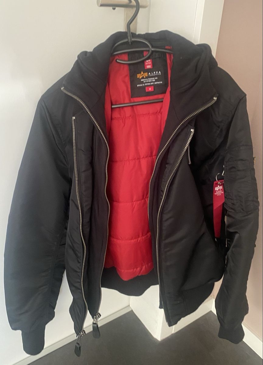 Alpha Industries Giacche: Alpha Industries Jacke in Schwarz, – Usato da Bern venduto da PSM.Mini