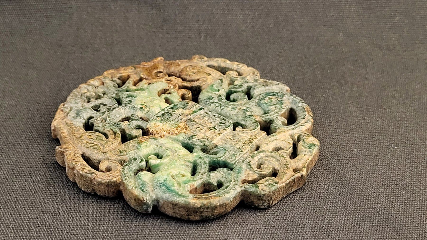 Figurines: Stein-Schnitzerei mit Drachenmotiv "I" – D'occasion à Basel par spinne02 1