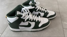 Baskets Nike Dunk High vertes blanches