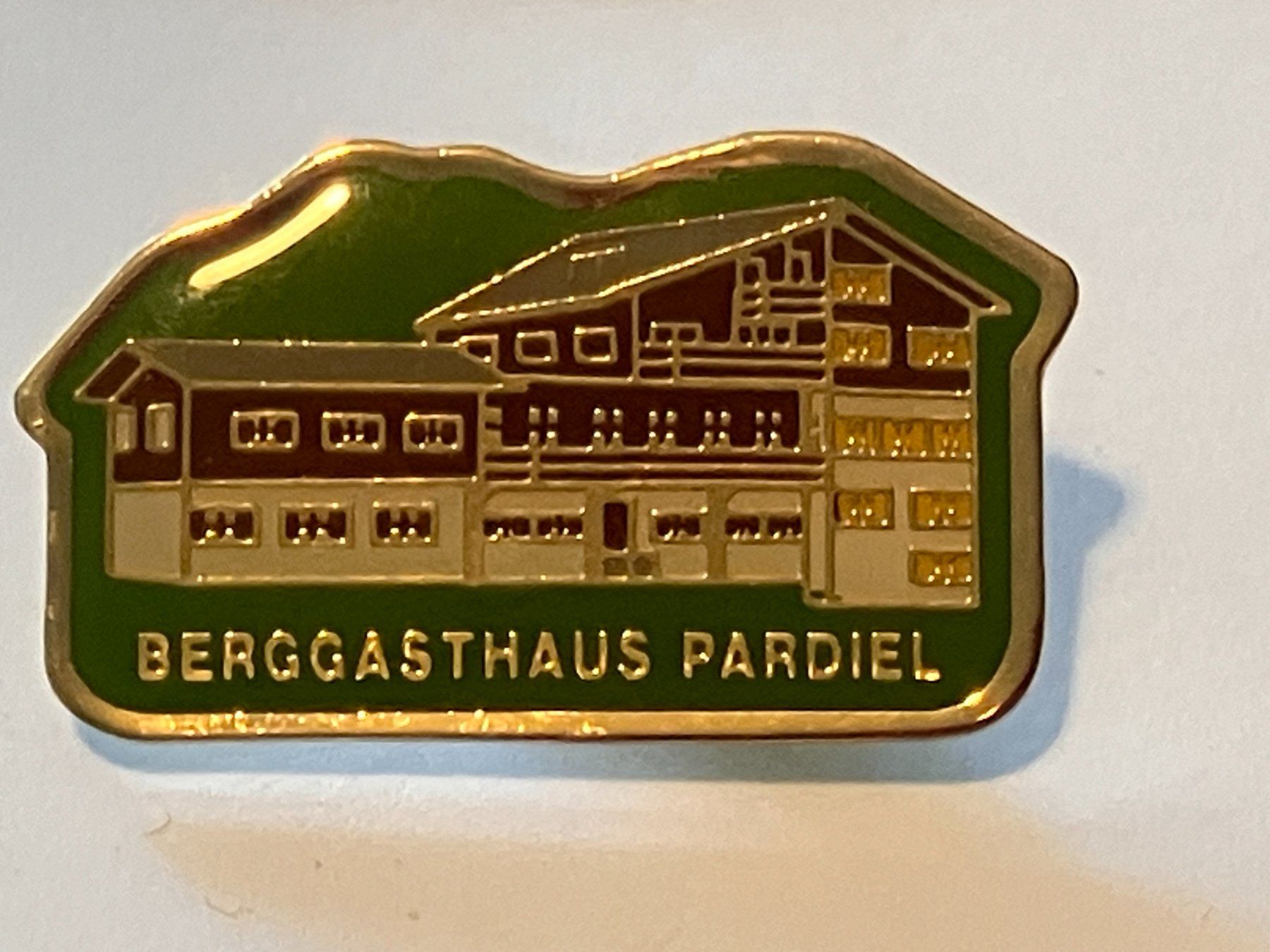 Placchette & Badge: 1 Pin Berggasthaus Pardiel – Usato da Basel venduto da djwwpp