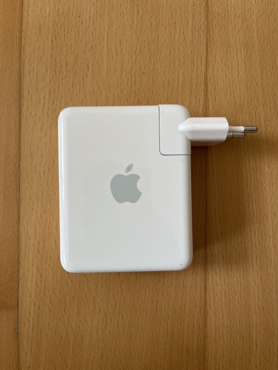 Apple Modem & Router: Apple AirPort Express Basé station  – Usato da Zürich venduto da pat_rx9j