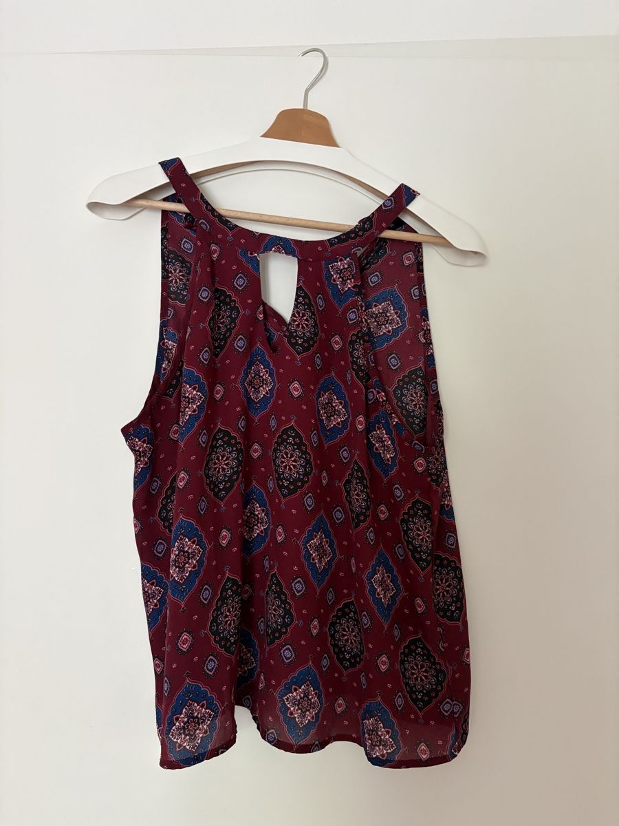 Camicette: Burgundy Patterned Halter Top - Perfect for Summer! – Usato da Chêne-Bougeries venduto da emma.li