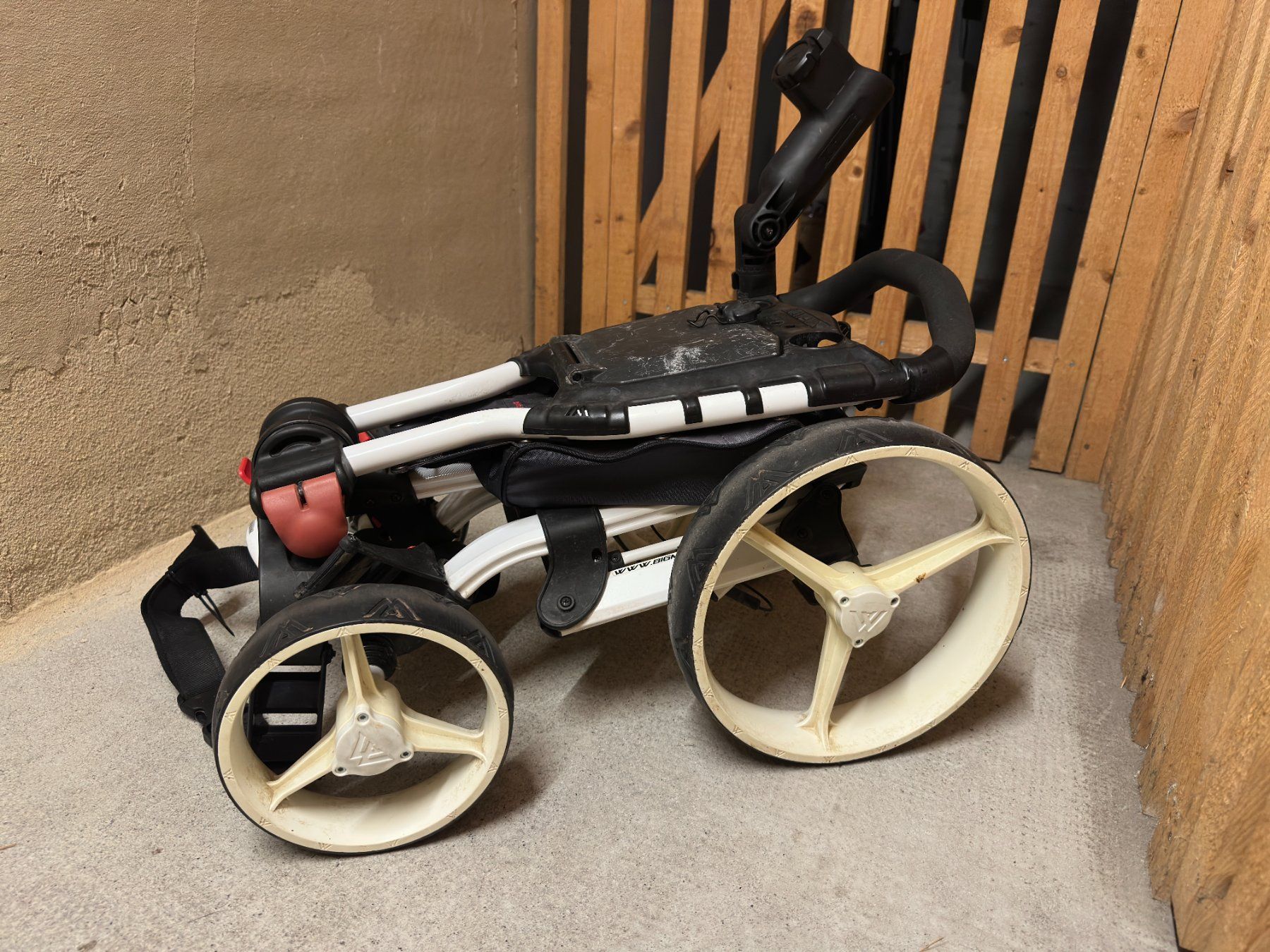 Big Max Trolley: Big Max Wheeler 4-wheel push/pull golf trolley – Usato da Lausanne venduto da brixton 3