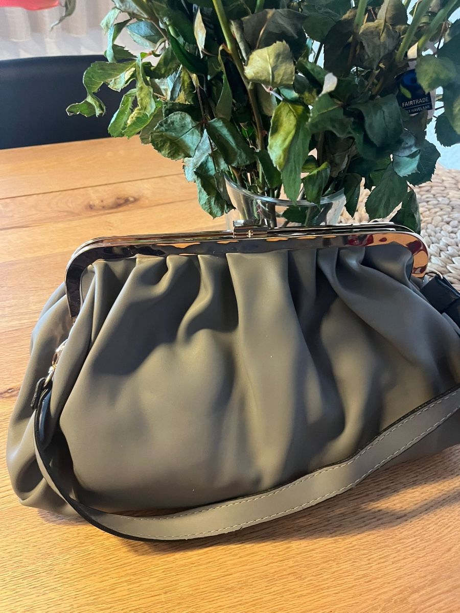 Taschen für Damen: Elegant Shoulder Bag – Neu (gemäss Beschreibung) aus Bazenheid von hat_96