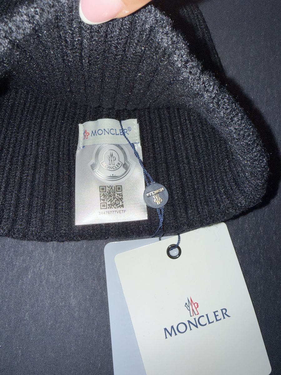 Moncler Copricapi, berretti & cappellini: Moncler Mütze schwarz – Nuovo (secondo la descrizione) da Wetzikon ZH venduto da shey7 1