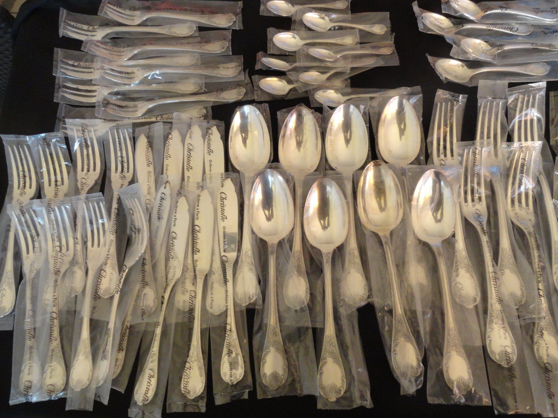 Christofle Bestecksets: - 64 COUVERTS DIVERS CHRISTOFLE ORIGINAL MARLY NEUF – Neu und originalverpackt aus Morges von argento.oro.65 9