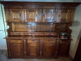 Antikes Buffet Nussbaum Holz mit Schnitzereien