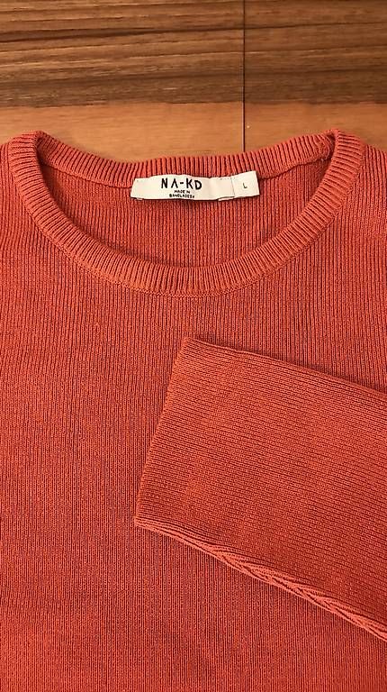 Maglioni & Felpe: NA-KD Feinstrick Pullover Rippe Orange Terracotta L – Nuovo e nell'imballaggio originale da St. Gallen venduto da Dvina 1