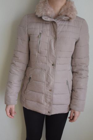 Winterjacke mit Fell, Grösse 34/XS von 1.2.3 Paris