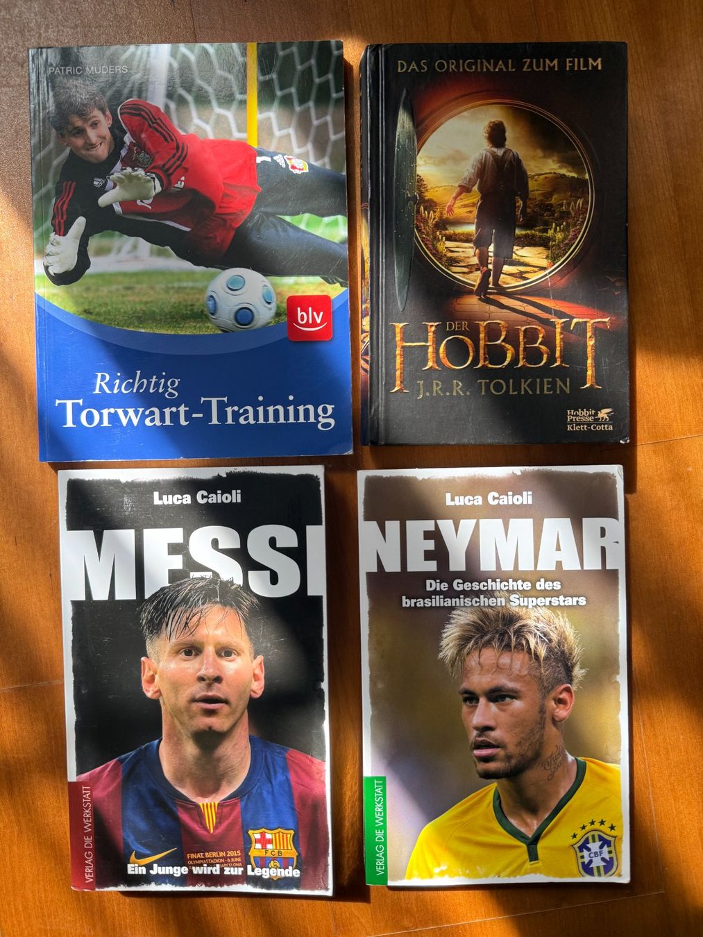 Libri: 4 Bücher: Torwart, Messi, Neymar, Hobbit! – Usato da Thalwil venduto da vernasm