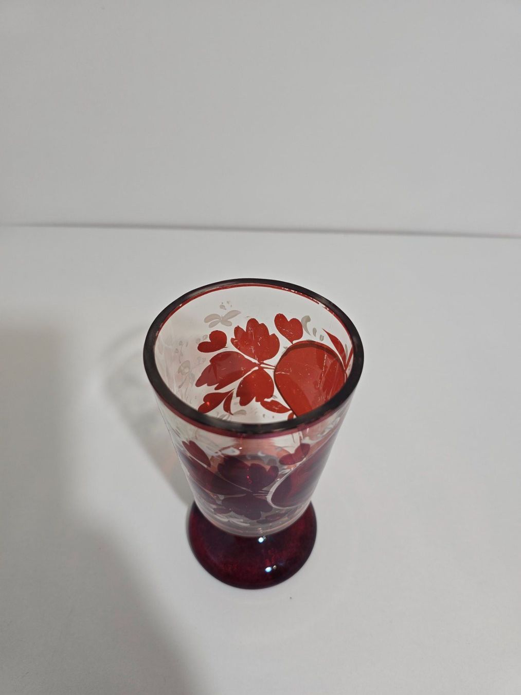 Bicchieri: Rotes Biedermeier Glas mit Blumenmuster, Antik Rubinglas – Usato da Zürich venduto da H.Orion 3