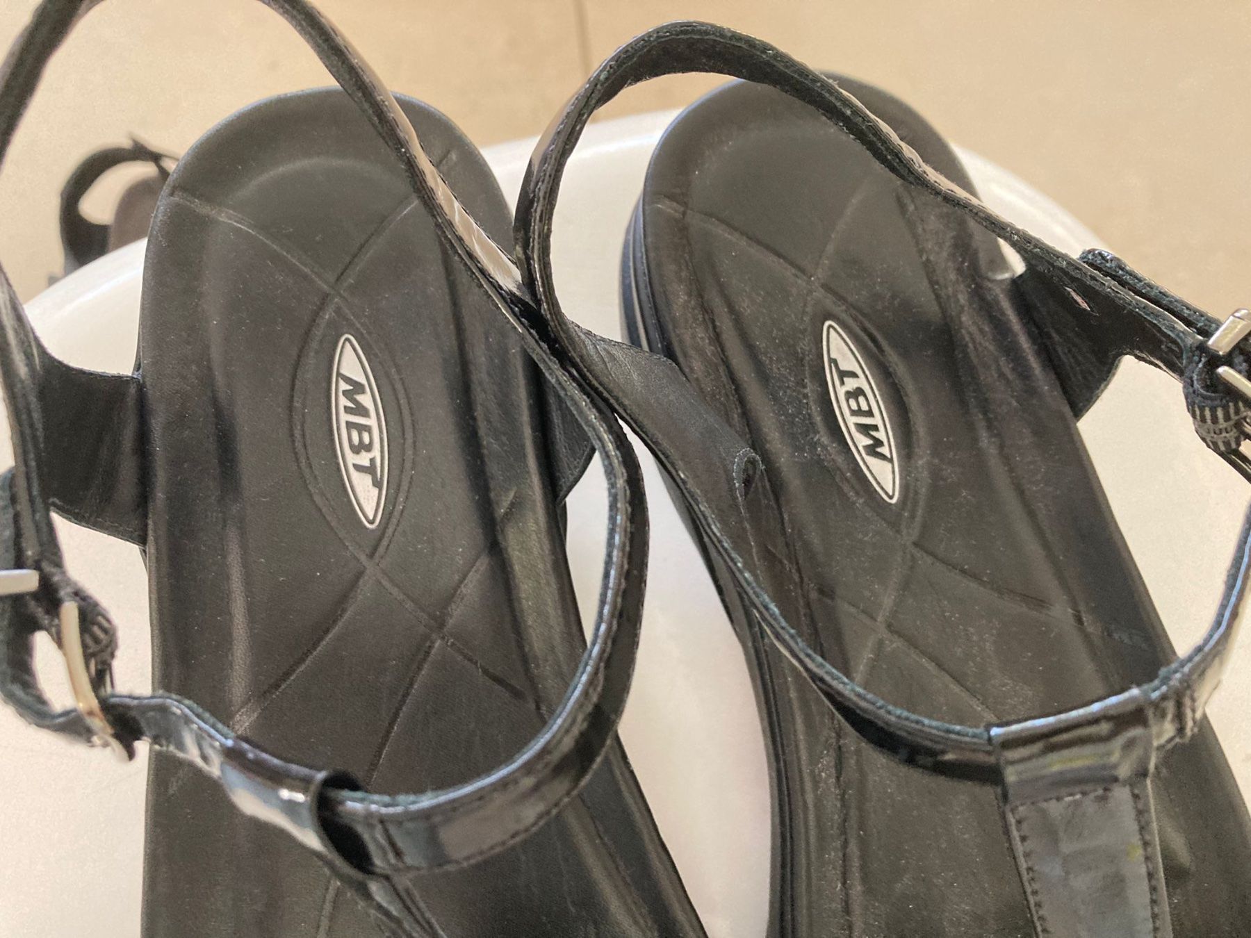 MBT Damenschuhe: MBT Sandale Grösse 40 – Gebraucht aus Richterswil von irenemiz 2