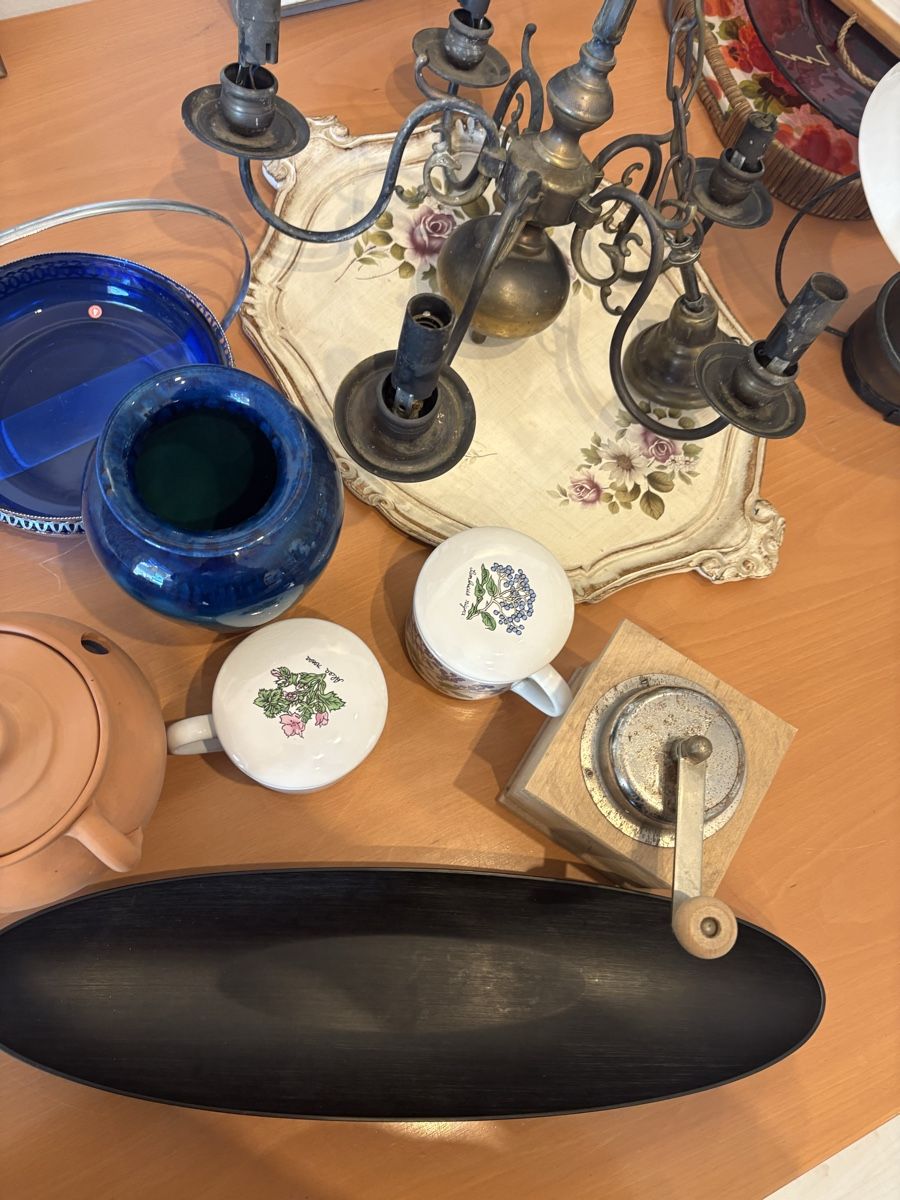 Tutte le decorazioni: Besteck Gläser Teller Lampe Mix  – Usato da Murten venduto da Tzaugg 2