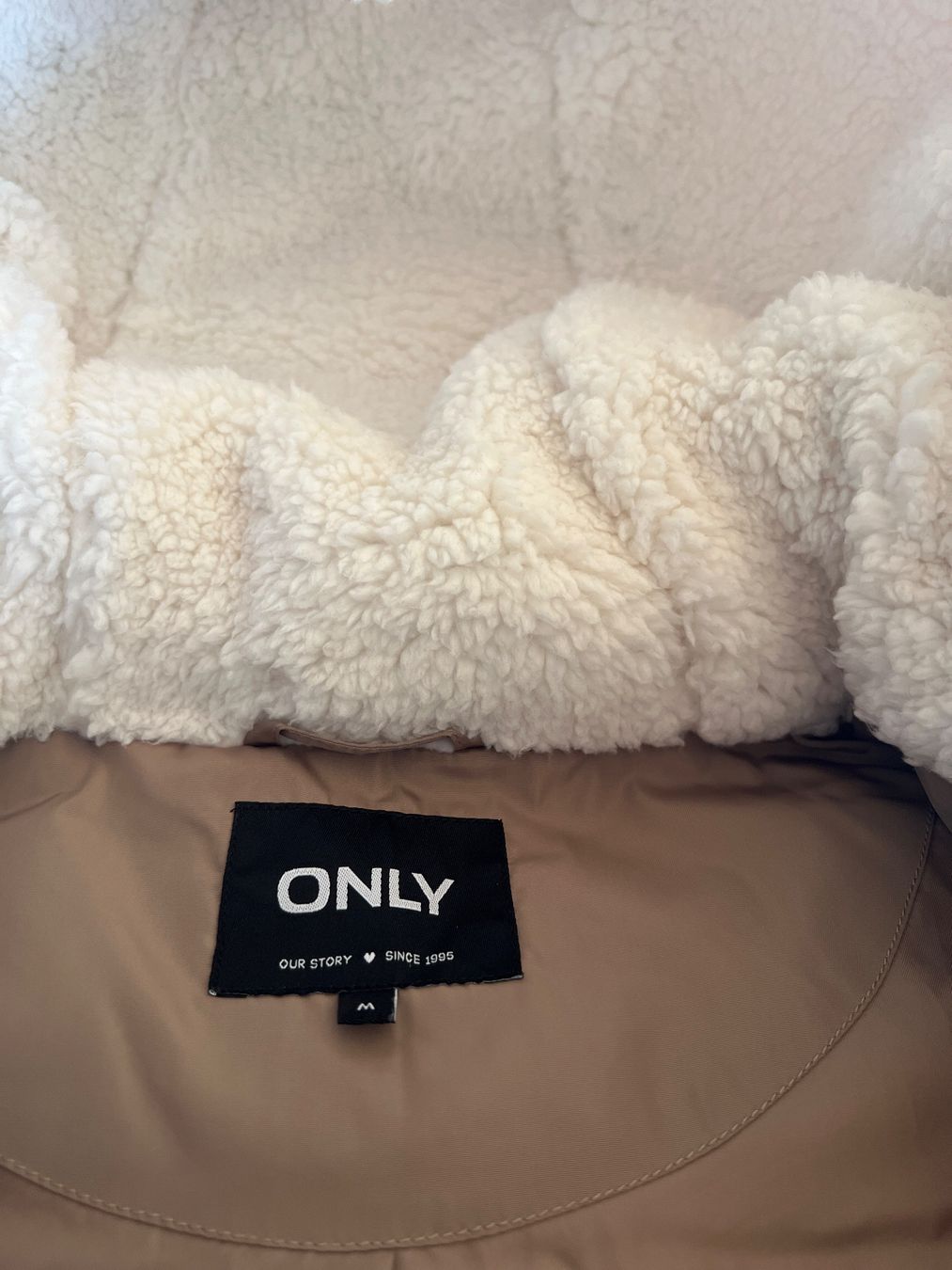 Only Gilet & Giacche senza maniche: SALE 🧥 Weste ONLY, Gr. M, NEU – Nuovo (secondo la descrizione) da Balzers venduto da clancy_SCVW 4