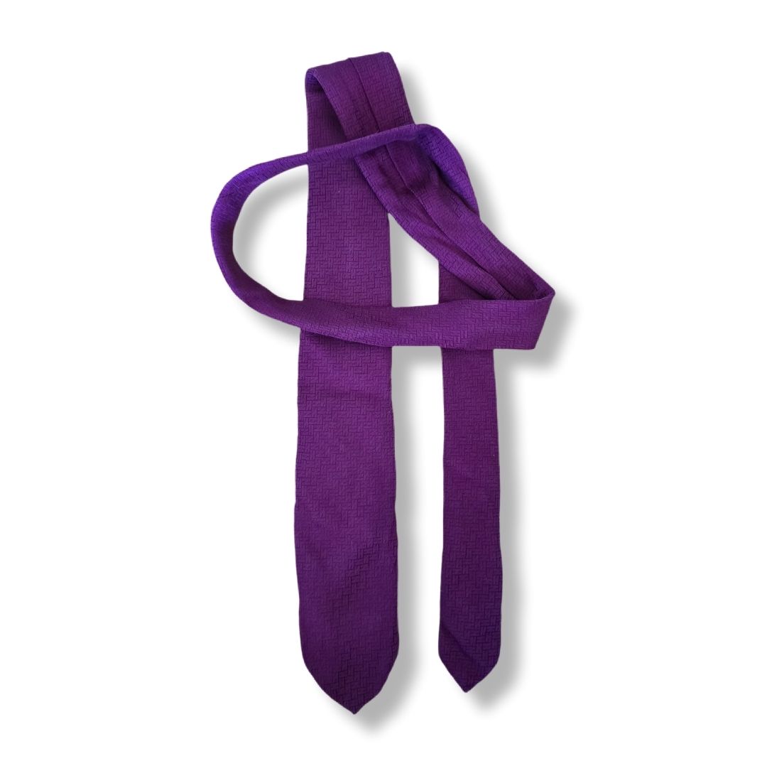 Hermès Krawatten: Cravate Hermès violette en soie – Gebraucht aus Genève von MariaS2