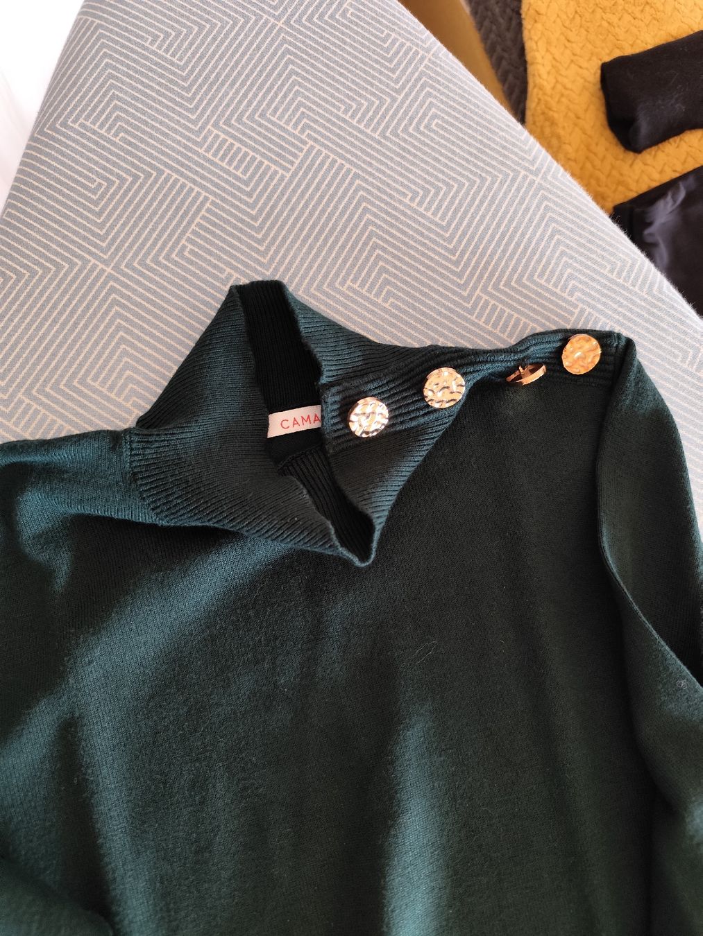 Pullover & Sweatshirts: Pull vert camaieux, taille S bon etat – Neu (gemäss Beschreibung) aus Neuchâtel von pie_8t6p 1